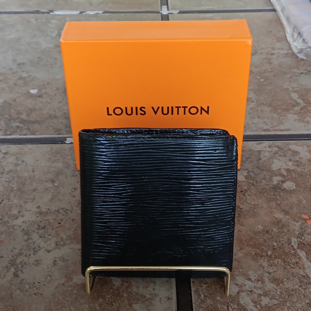 LOUIS VUITTON CUSTOM BLACK EPI LEATHER WALLET… Comes with box and dust bag
